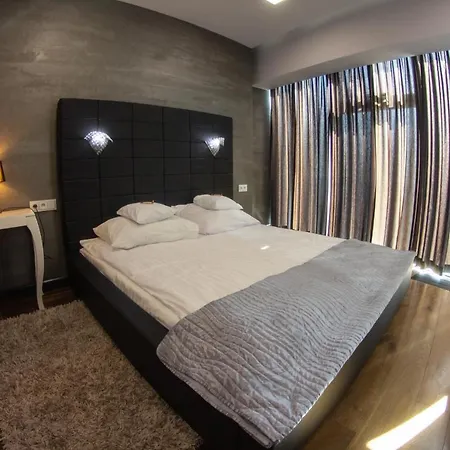 Apartament Sky Tower Phi 40 *